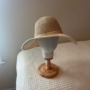 Shade Shack Elegant Tan Straw Hat OS